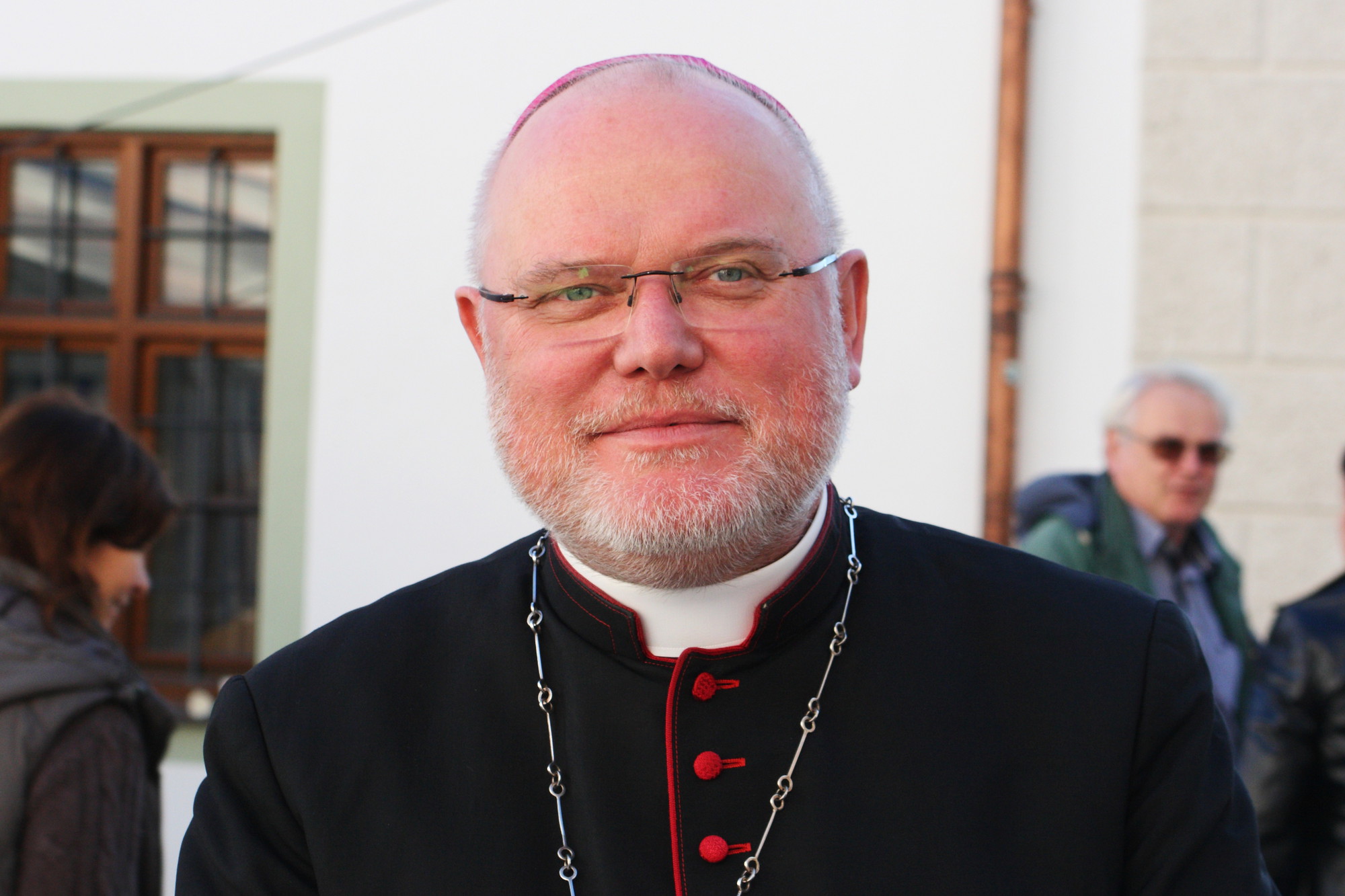 El cardenal Marx se pronuncia en rueda de prensa: la exclusión no es el lenguaje de la Iglesia, el debate es abierto