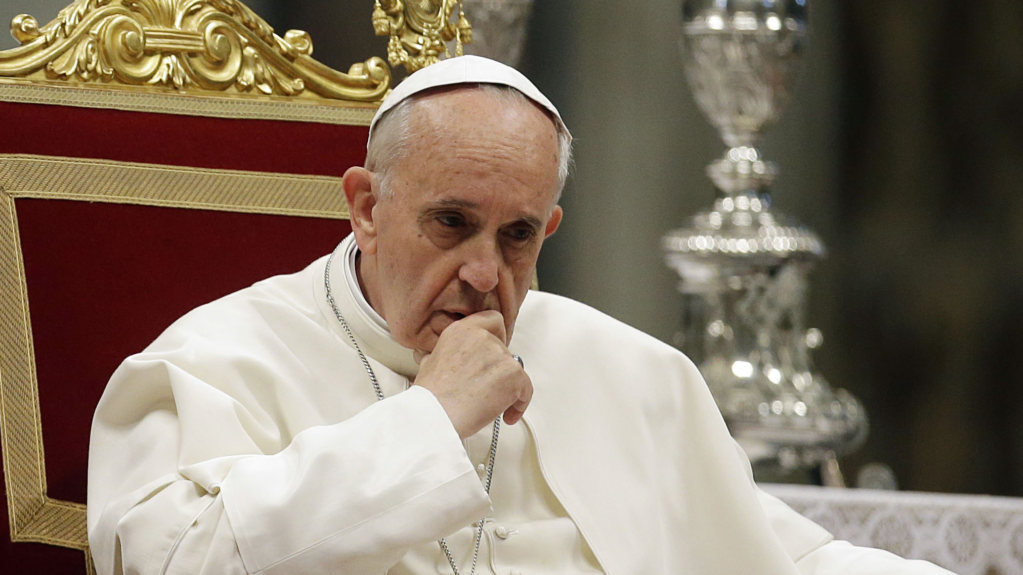 Tras el Ángelus, el Papa pide terminar con la brutal agresión a los cristianos