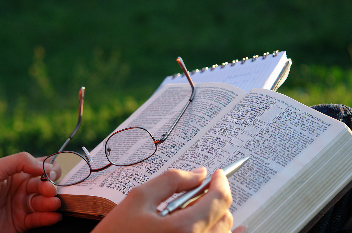 Cinco consejos para una buena oración con la Biblia
