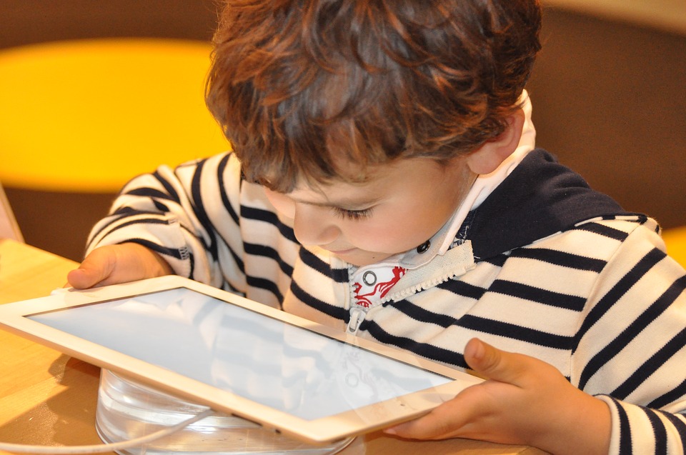 ¿Corre riesgo mi hijo usando la tableta?