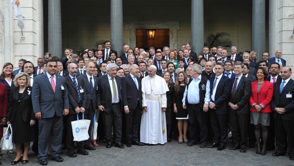 El Papa siembra palabras de esperanza entre los jueces:  “Sean libres de las telarañas de la corrupción”