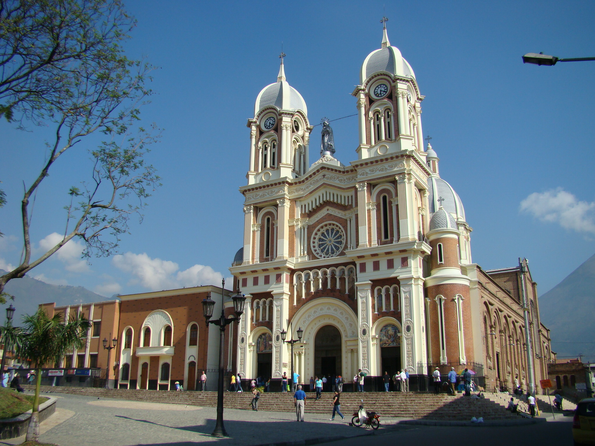 Asesinan sacerdote por robarlo, en Bello