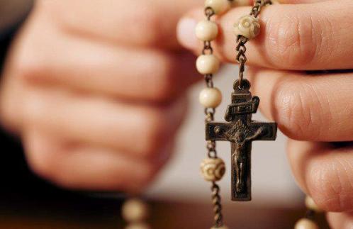 Conoce los siete datos del sentido y efecto de rezar el Rosario