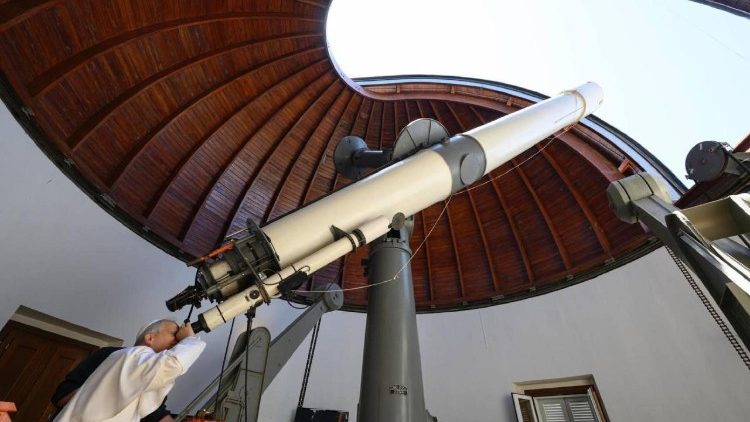Ciencia y fe enseñan a cuidar el planeta y a los vulnerables: León XIV