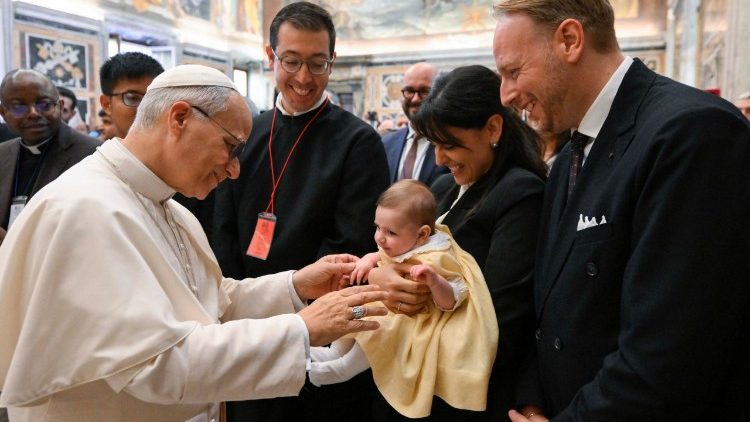 La familia es esperanza, no una carga: papa León XIV