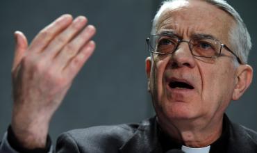 https://arquimedia.s3.amazonaws.com/2/actualidad/porta-voz-do-vaticano-padre-federico-lombardi-fala-com-jornalistas-durante-uma-coletiva-de-imprensa-realizada-no-pais-na-ocasiao-o-religioso-confirmou-a-existencia-de-um-relatorio-de-1361484720863-1920x1080jpg.jpg