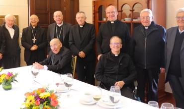 Sacerdotes y obispos eméritos VET Padre Misericordioso.