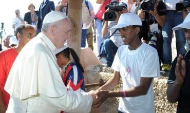 referencia - vaticannews.va. El Papa en su visita a la isla de Lampedusa en 2019.