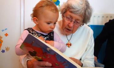 Papa insiste en la necesidad de acercar a los niños y jóvenes a los ancianos